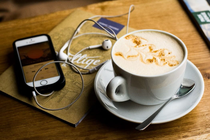 10 podcasts cools pour bien démarrer l’année 🎧