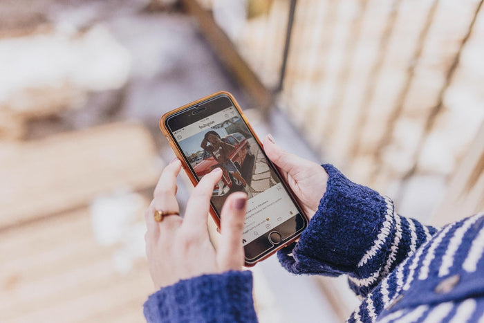 l'influence des réseaux sociaux sur la fast fashion